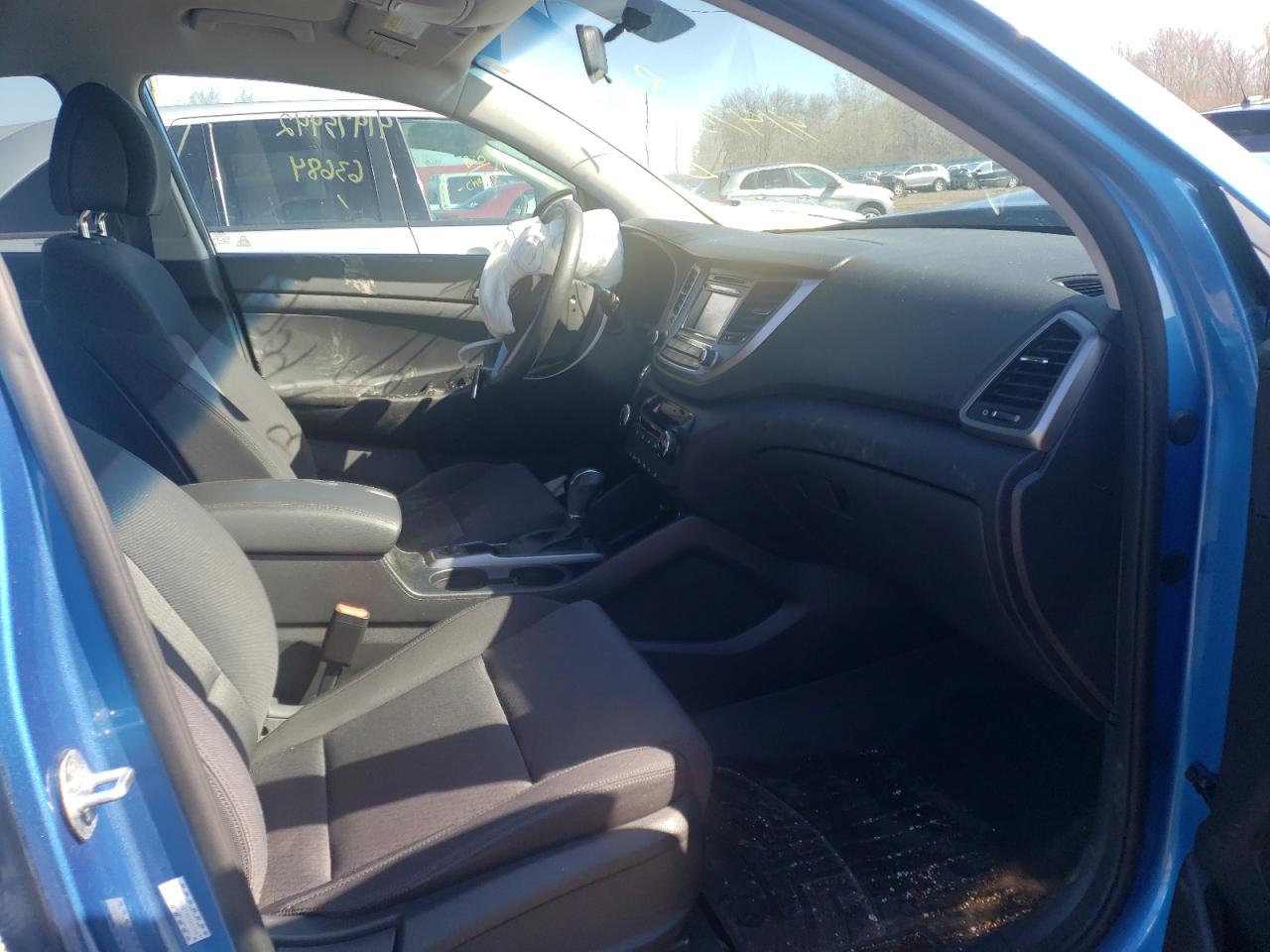 Photo 5 from auction – 2017 HYUNDAI TUCSON LIM with VIN KM8J3CA21HU363758