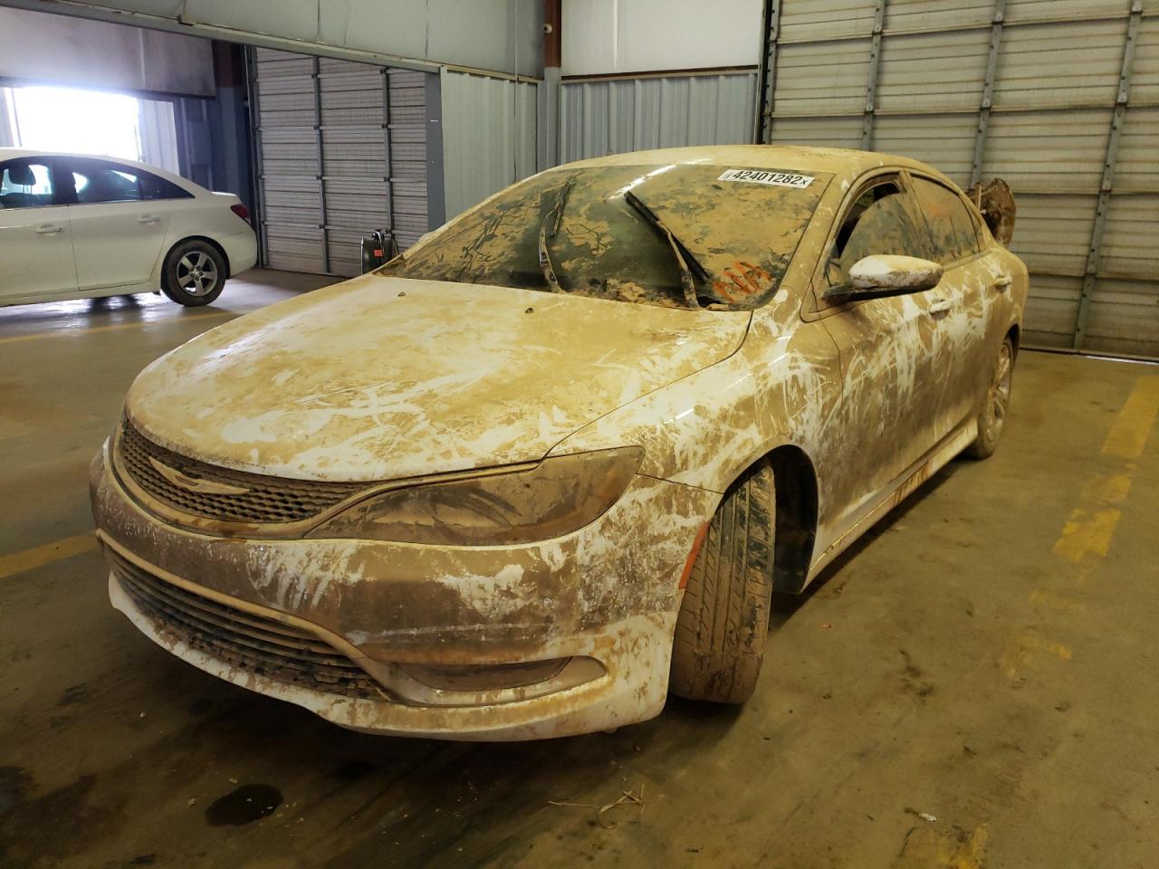 Photo 2 from auction – 2015 CHRYSLER 200 LIMITE with VIN 1C3CCCAB7FN632709