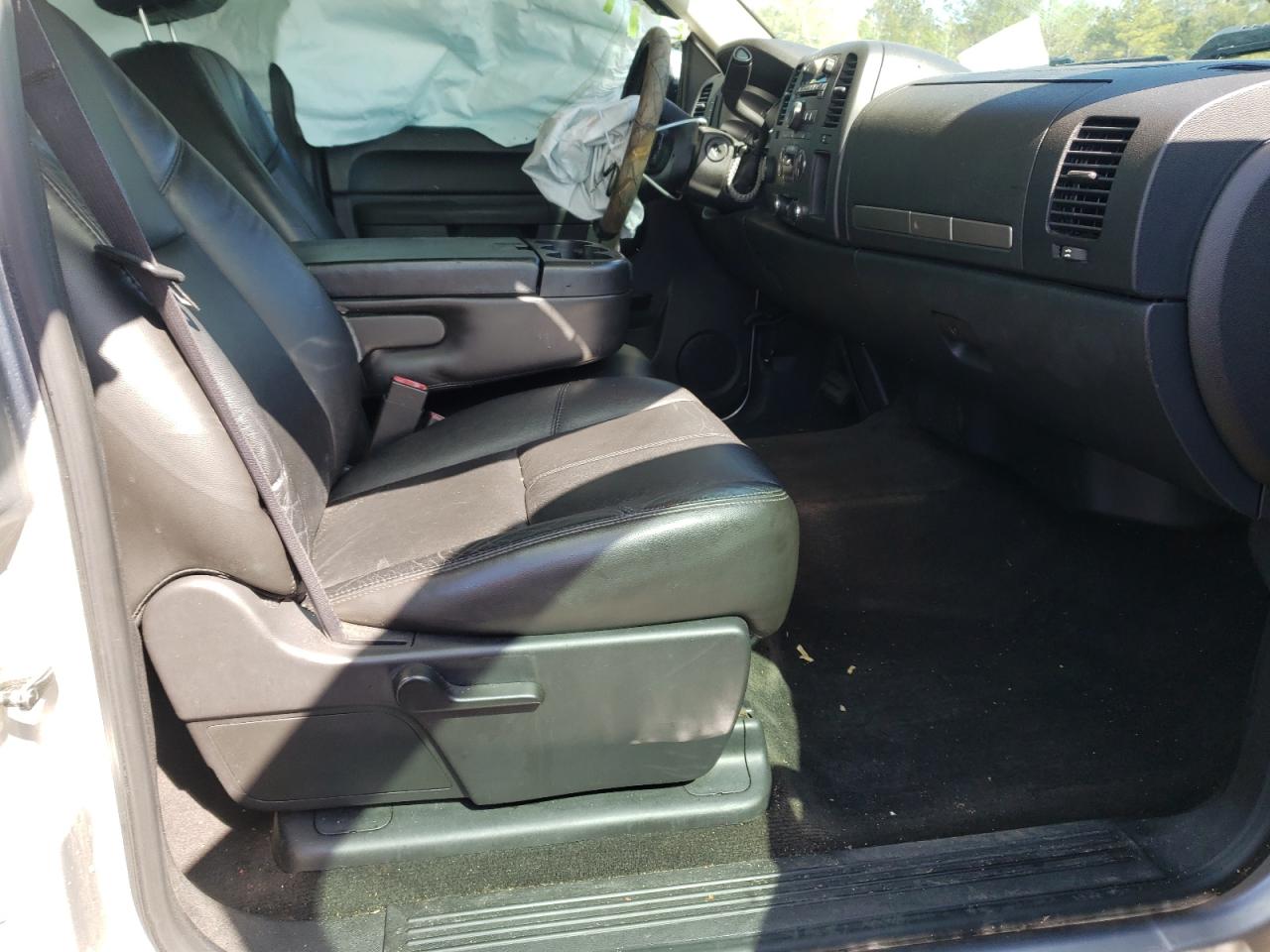 Photo 5 from auction – 2011 CHEVROLET SILVRK1500 with VIN 3GCPKSE31BG385171