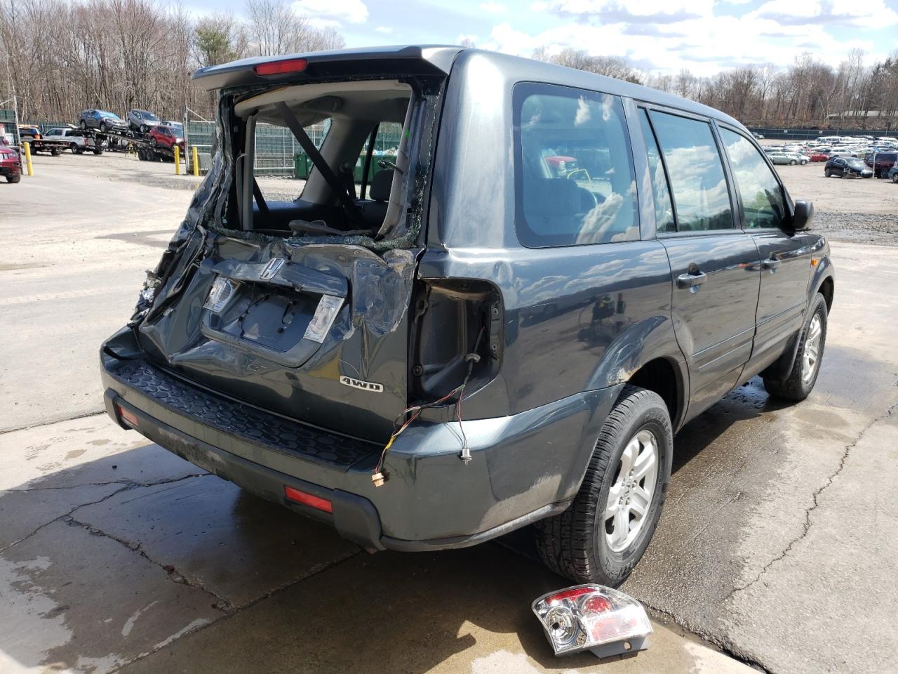 Photo 4 from auction – 2006 HONDA PILOT LX with VIN 2HKYF18156H554084