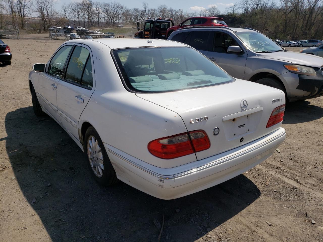 Photo 3 from auction – 2000 MERCEDES-BENZ E 320 4MAT with VIN WDBJF82G0YX028426