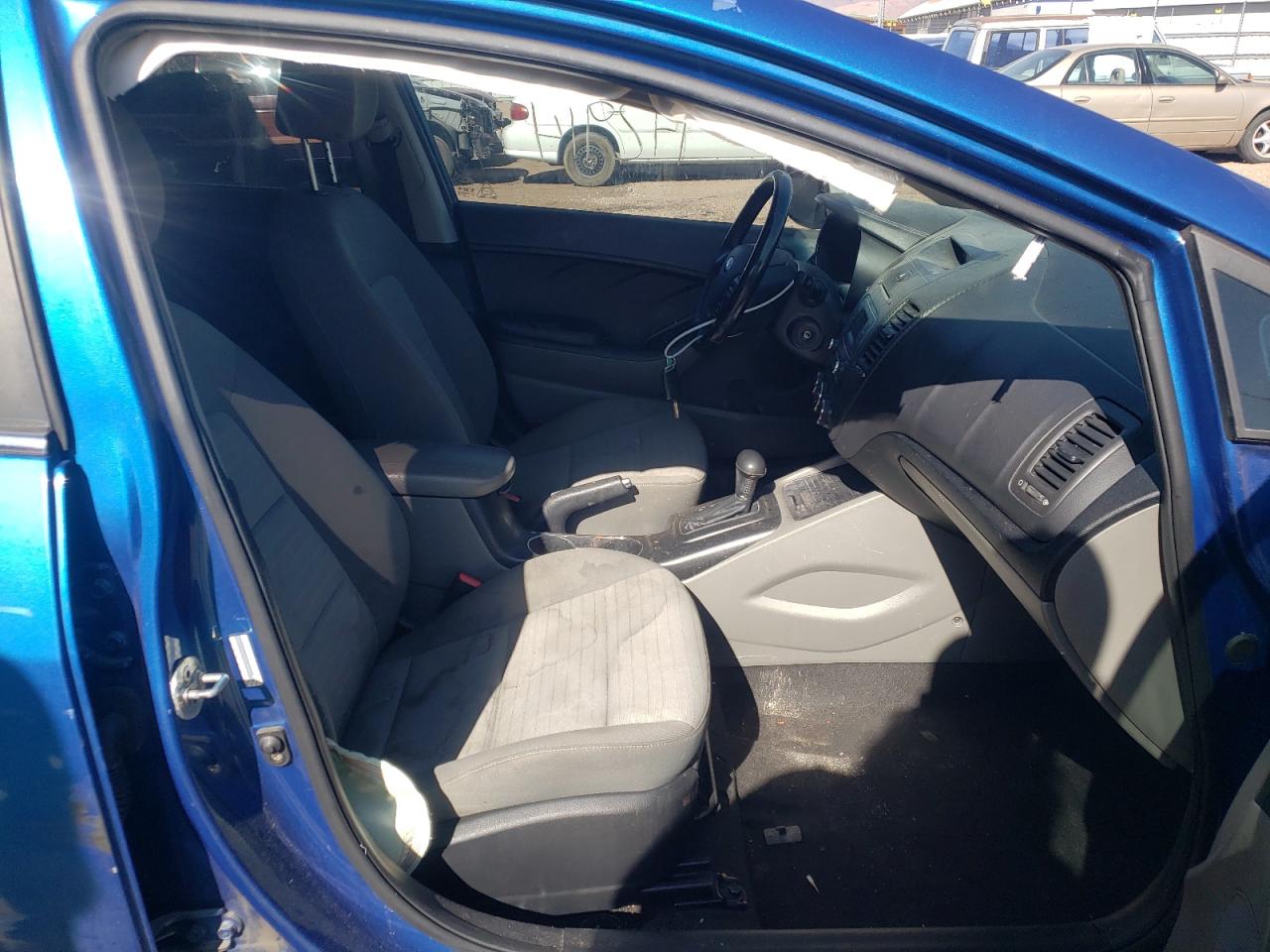 Photo 5 from auction – 2015 KIA FORTE EX with VIN KNAFX4A86F5335192