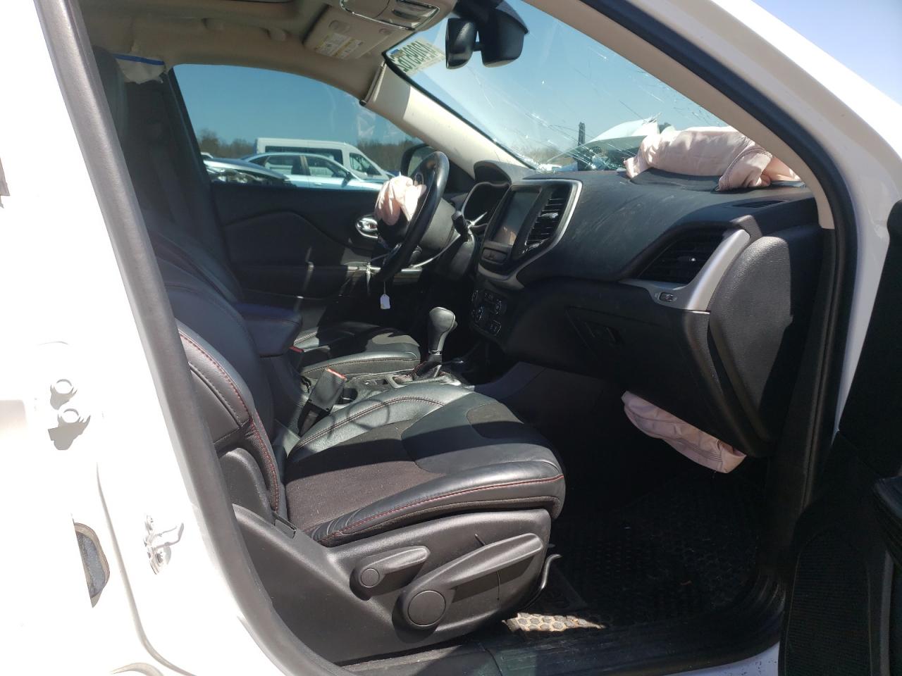 Photo 5 from auction – 2016 JEEP CHEROKEE T with VIN 1C4PJMBS0GW309914