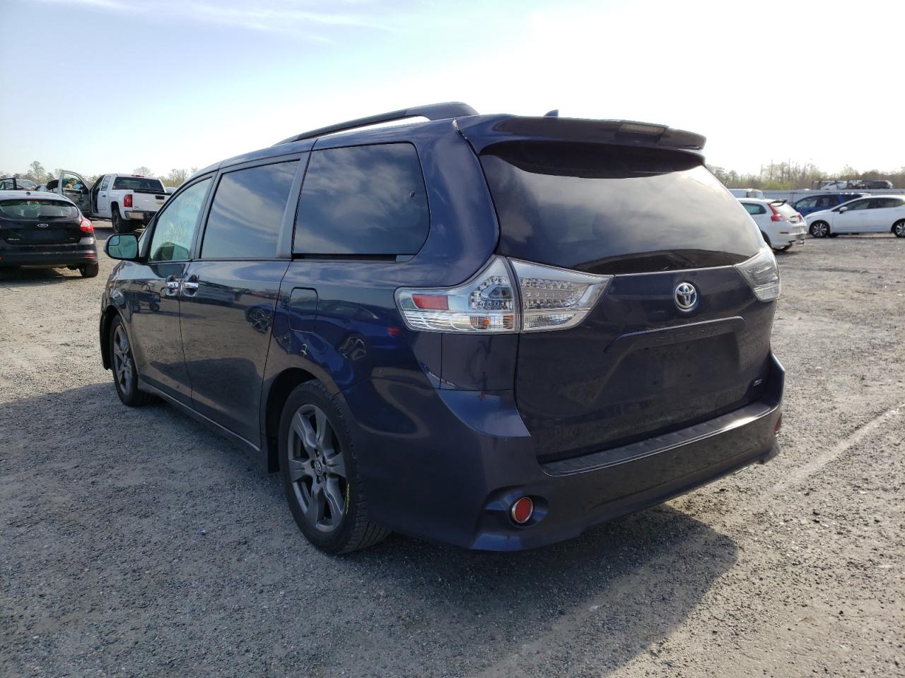 Photo 3 from auction – 2018 TOYOTA SIENNA SE with VIN 5TDXZ3DC9JS910271