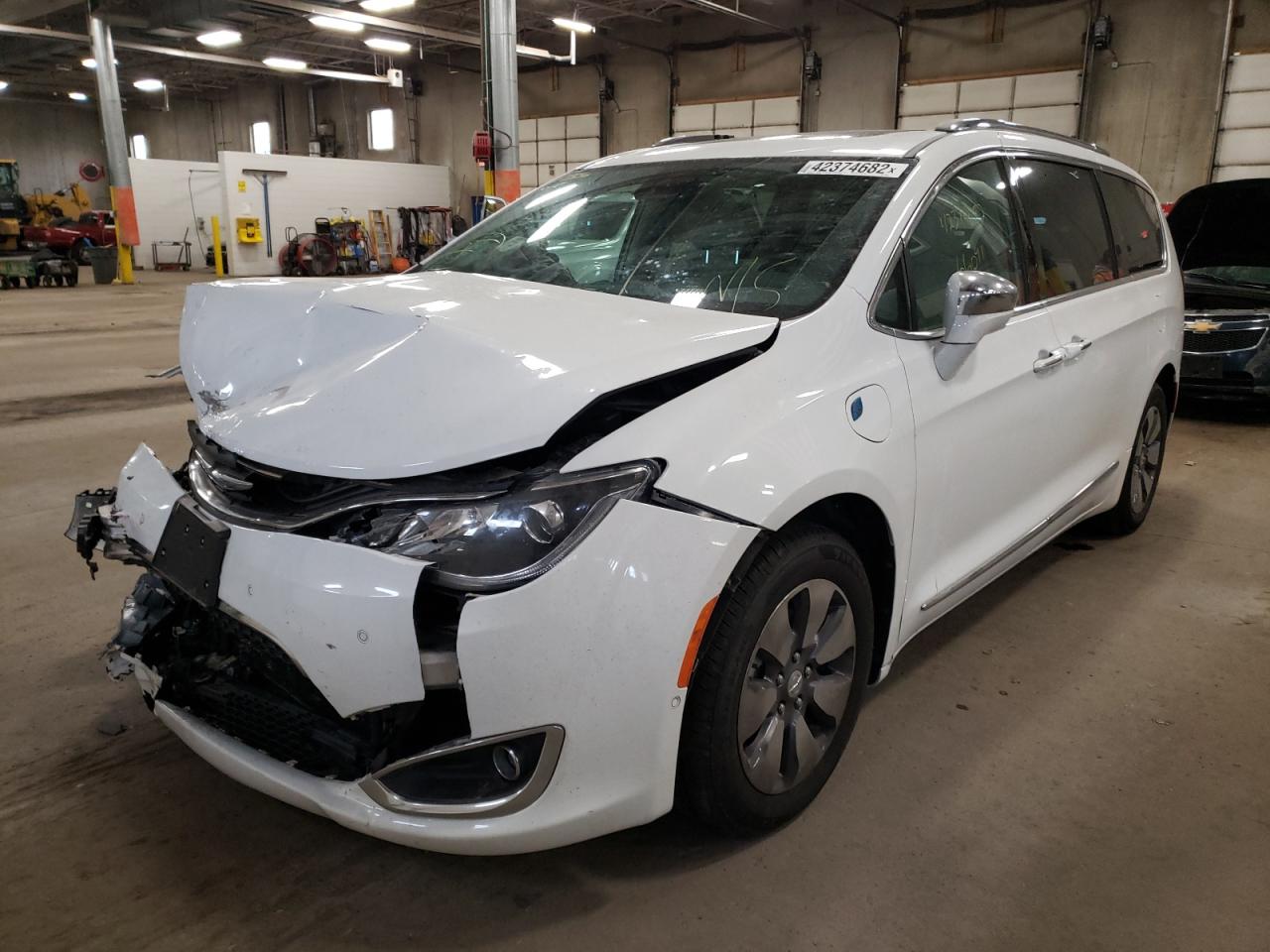 Photo 2 from auction – 2017 CHRYSLER PACIFICA L with VIN 2C4RC1J77HR500643