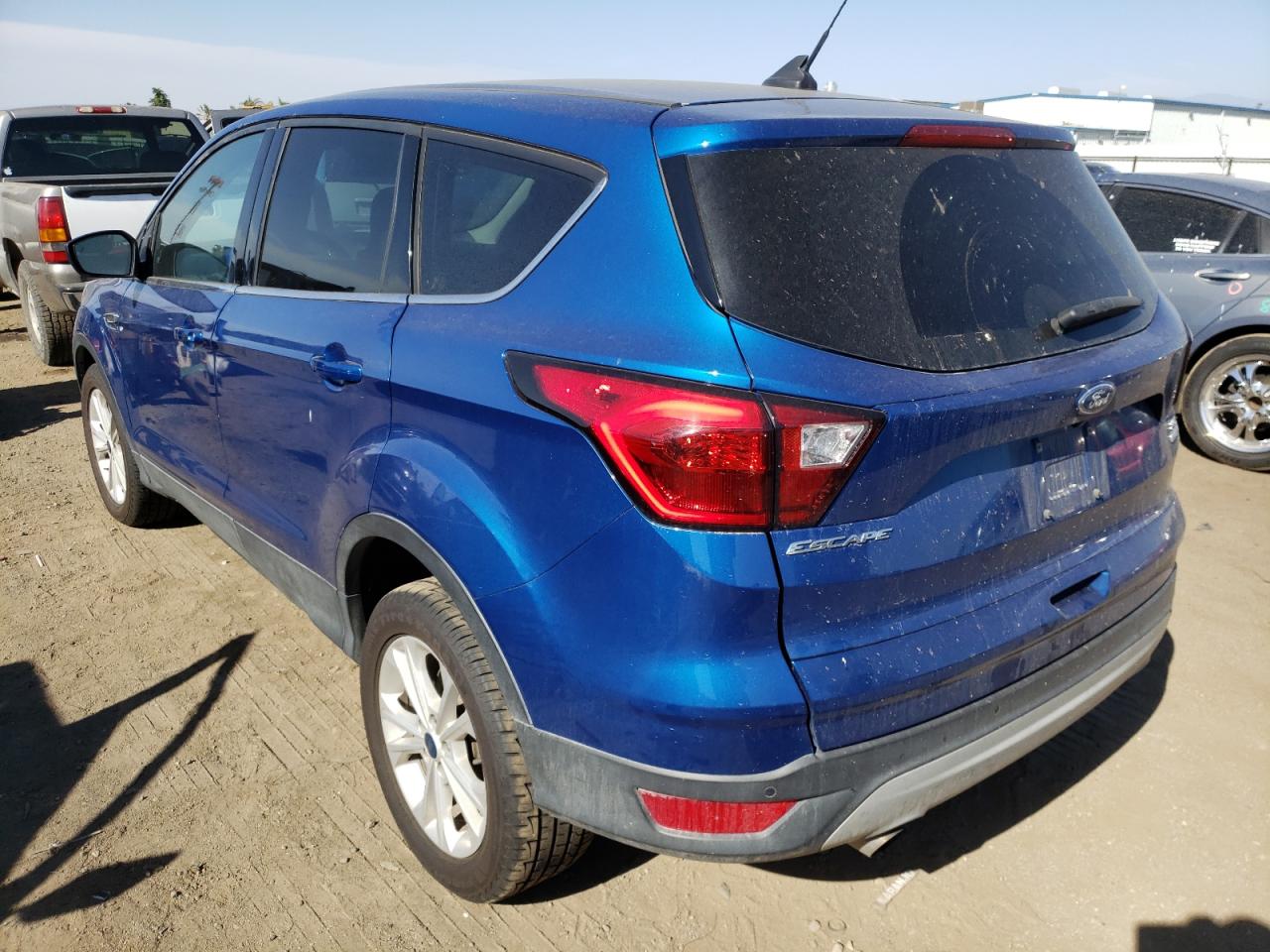Photo 3 from auction – 2019 FORD ESCAPE SE with VIN 1FMCU9GD1KUB64458