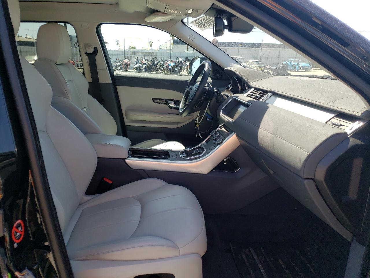 Photo 5 from auction – 2017 LAND ROVER RANGE ROVE with VIN SALVP2BG7HH232219