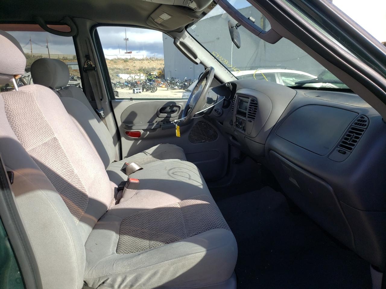 Photo 5 from auction – 2003 FORD F150 SUPER with VIN 1FTRW08L73KD55261