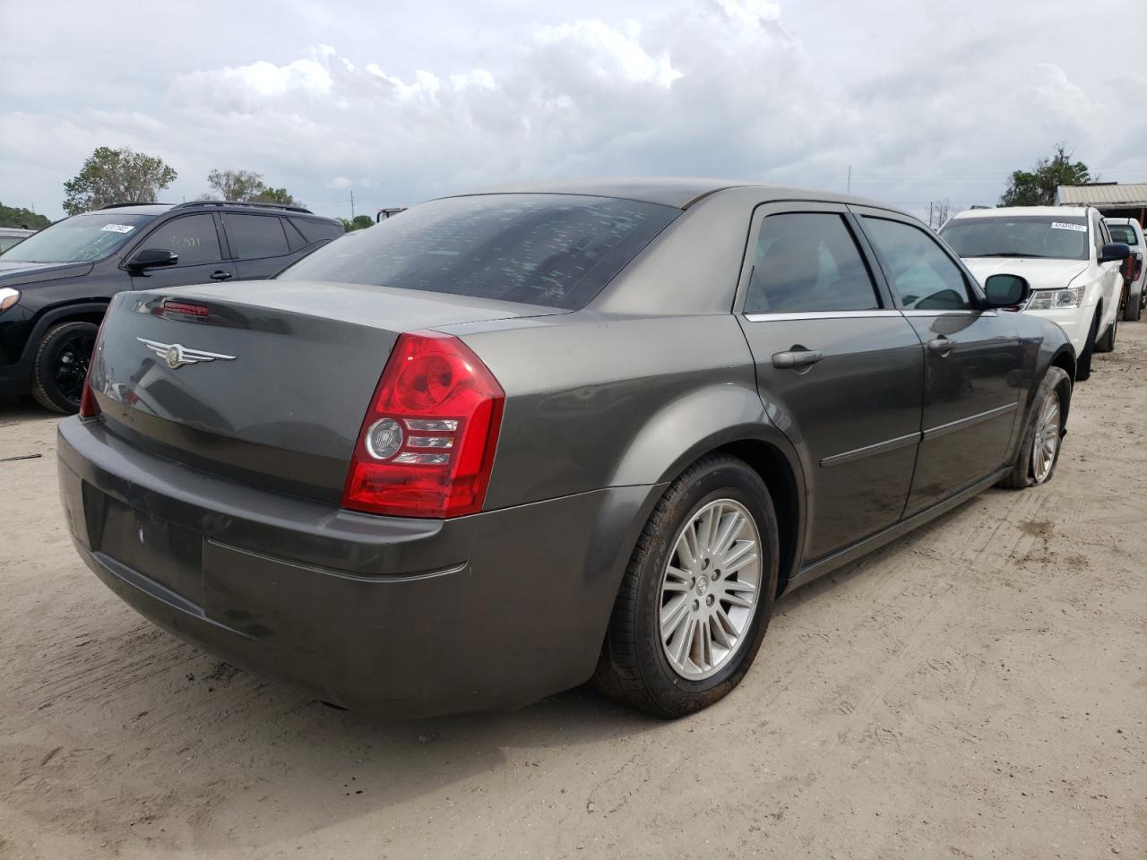 Photo 4 from auction – 2009 CHRYSLER 300 LX with VIN 2C3LA43D39H608351