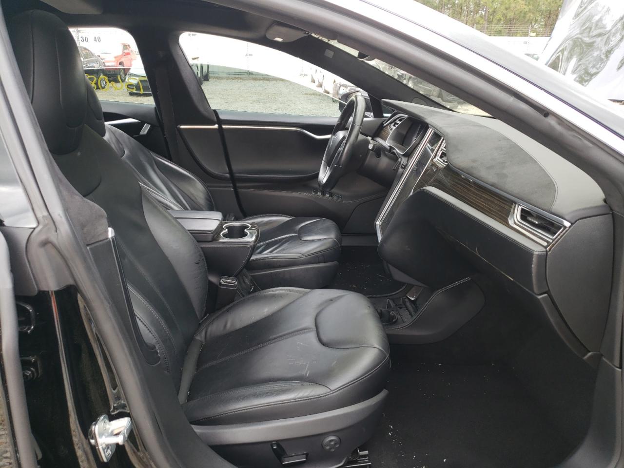 Photo 5 from auction – 2015 TESLA MODEL S with VIN 5YJSA1E12FF119174