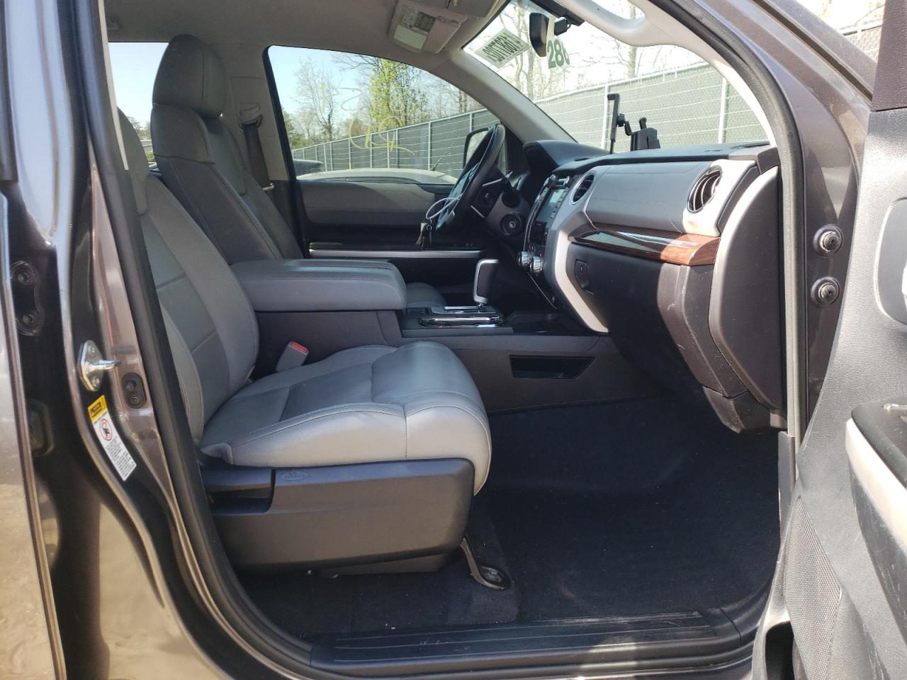Photo 5 from auction – 2014 TOYOTA TUNDRA DOU with VIN 5TFBY5F13EX409266
