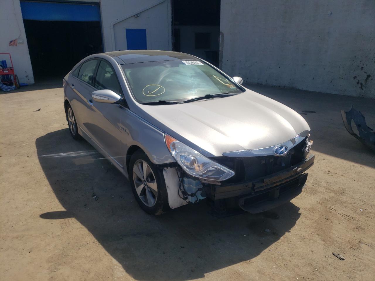 HYUNDAI SONATA HYB 2011 with VIN KMHEC4A40BA007187 - Photo from auction
