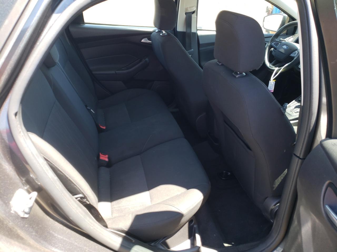 Zdjęcie 6 z aukcji – 2015 FORD FOCUS SE z VIN 1FADP3K24FL269483