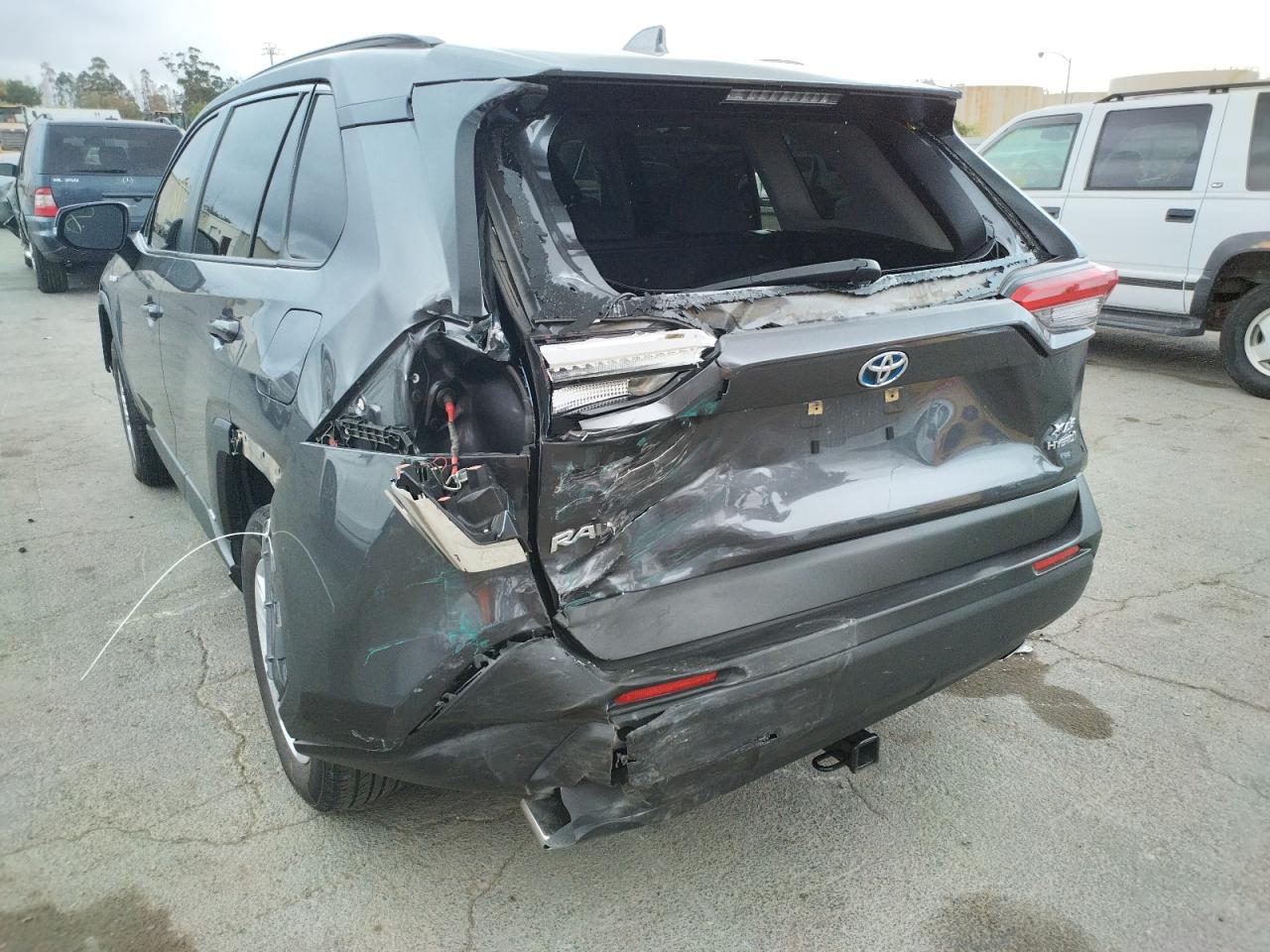 Photo 9 from auction – 2020 TOYOTA RAV4 XLE with VIN JTMRWRFV2LD068469
