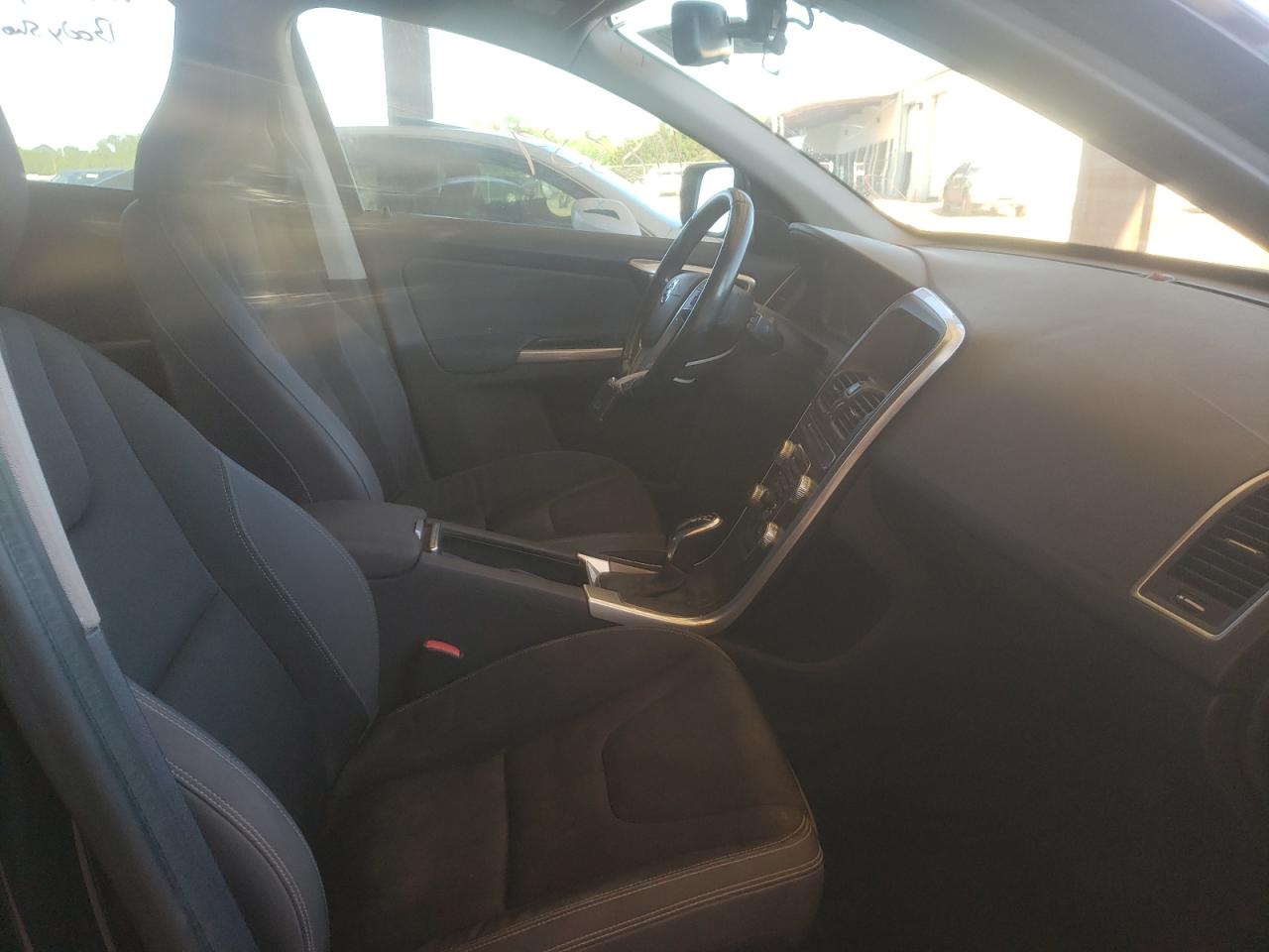 Photo 5 from auction – 2015 VOLVO XC60 T5 with VIN YV440MDJ6F2681965
