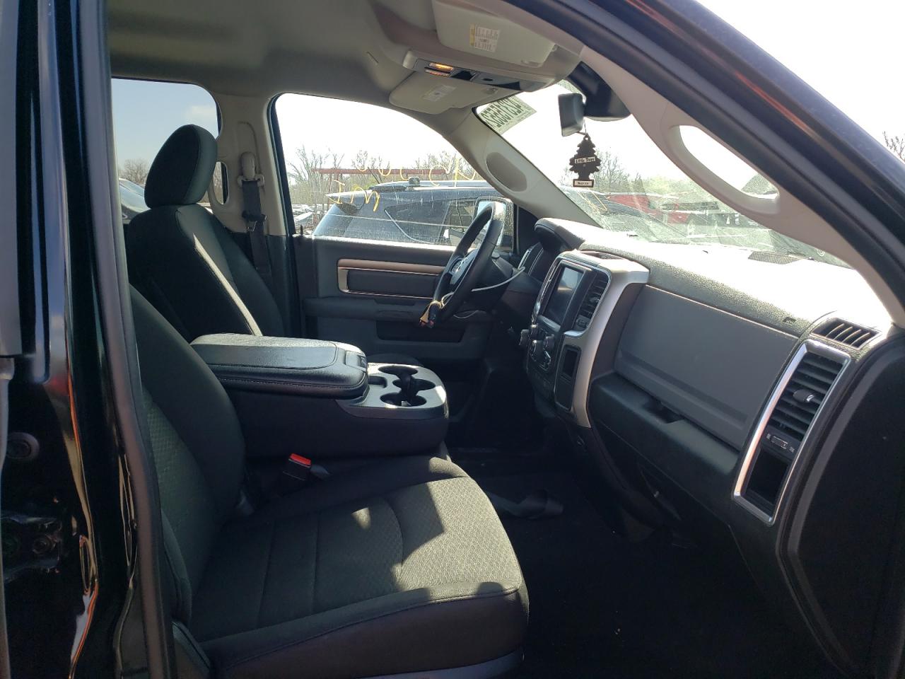 Photo 5 from auction – 2019 RAM 1500 CLASS with VIN 1C6RR7GG4KS739380