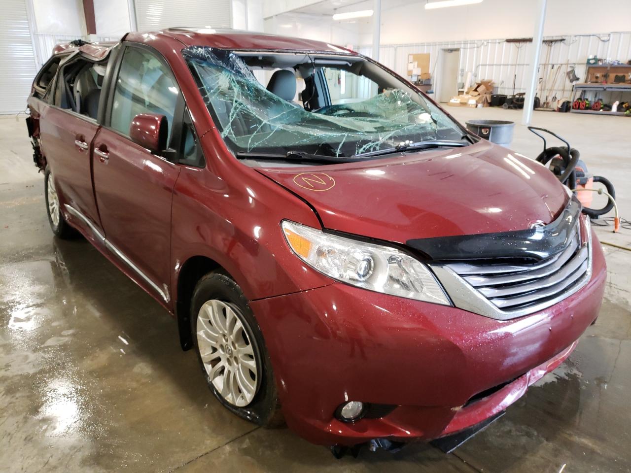 Photo 1 from auction – 2017 TOYOTA SIENNA XLE with VIN 5TDYZ3DC8HS770776