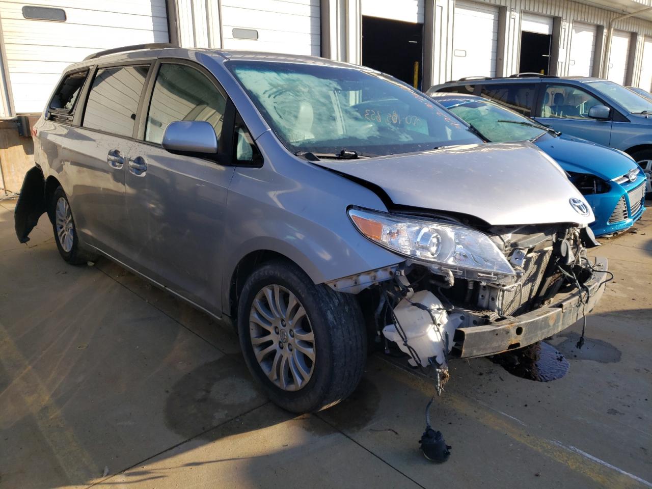 Photo 1 from auction – 2013 TOYOTA SIENNA XLE with VIN 5TDYK3DC0DS370175