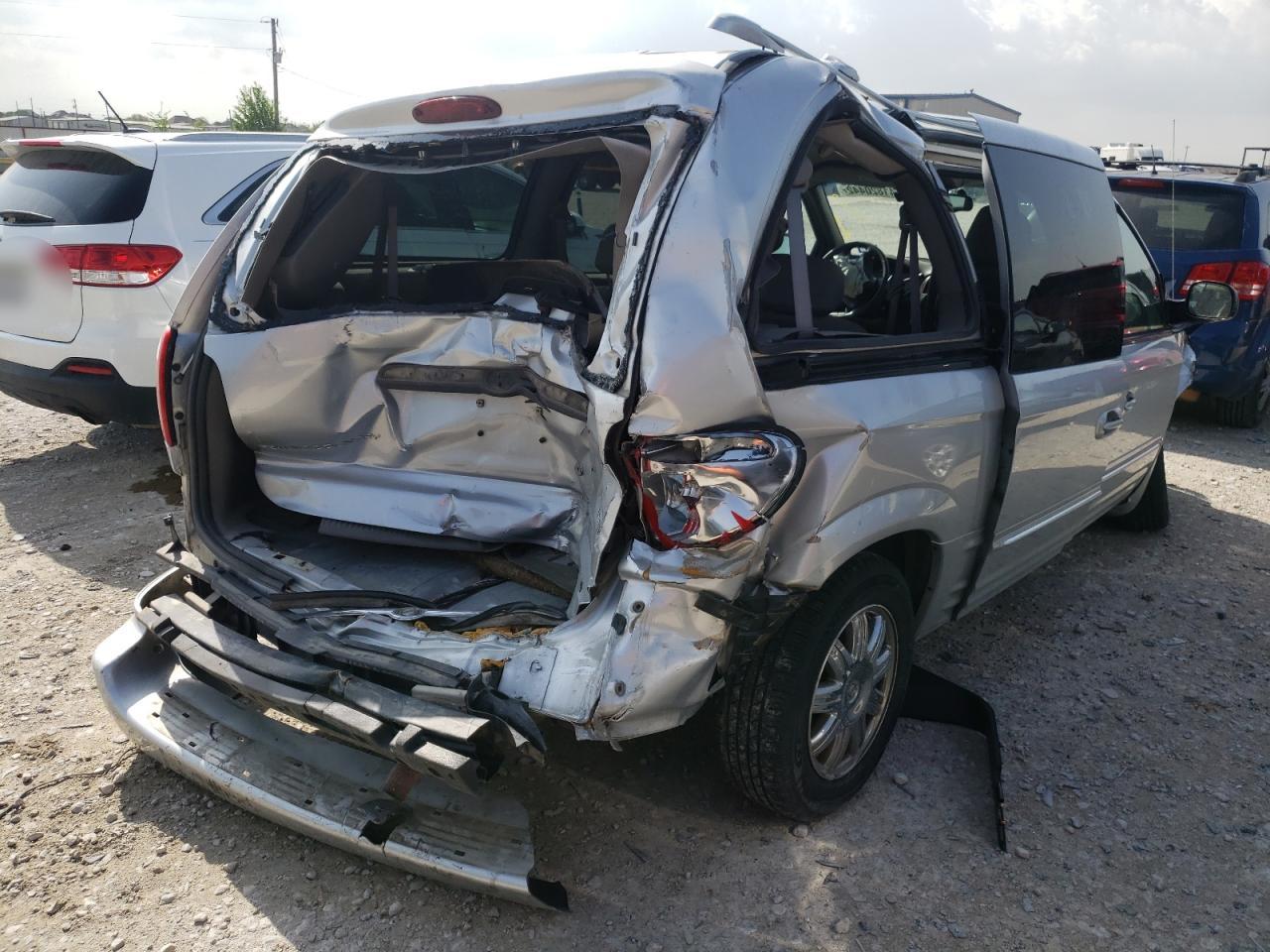 Photo 9 from auction – 2003 CHRYSLER TOWN & COU with VIN 2C8GP64L33R381420