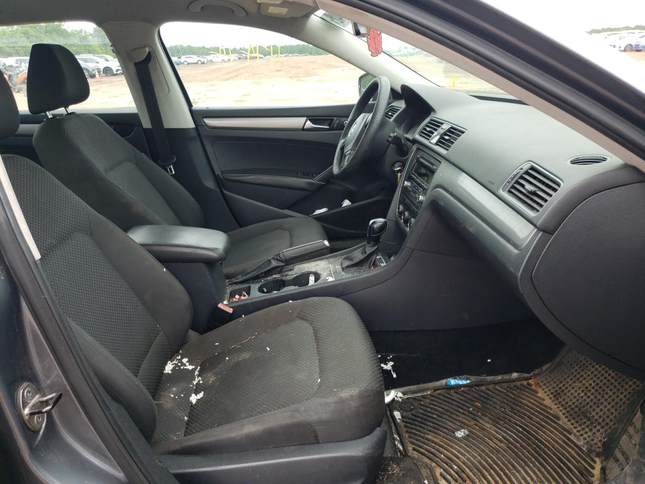 Photo 5 from auction – 2013 VOLKSWAGEN PASSAT S with VIN 1VWAP7A38DC082983
