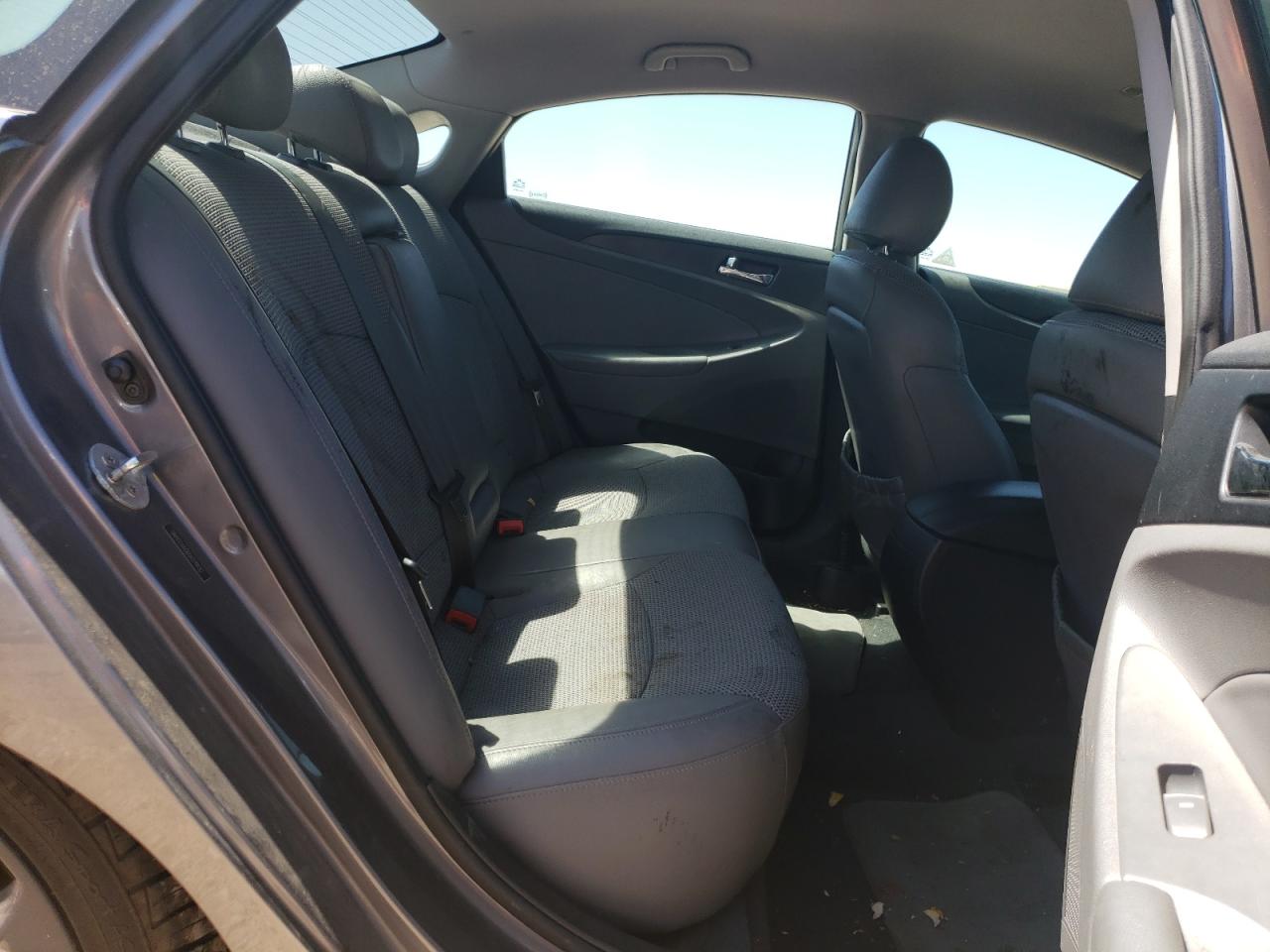 Photo 16 from auction – 2012 HYUNDAI SONATA SE with VIN 5NPEC4AC6CH379137