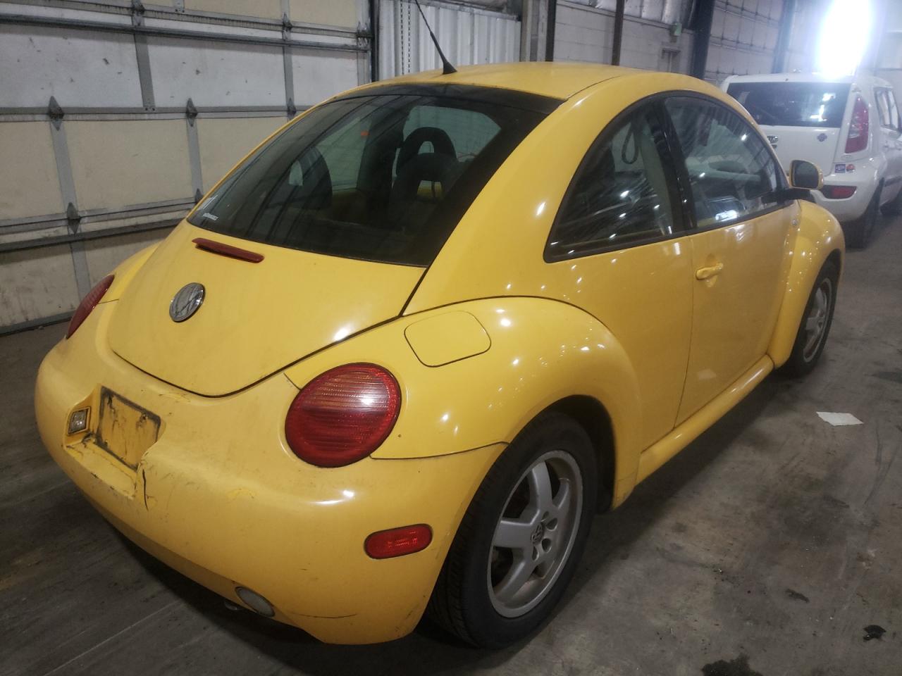 Photo 4 from auction – 2000 VOLKSWAGEN BEETLE with VIN 3VWCD21C5YM487210
