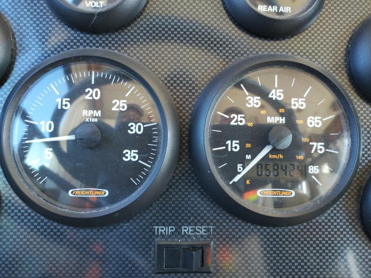 Photo 8 from auction – 2003 FREIGHTLINER CHASSIS X with VIN 4UZAAHAK33CL10299