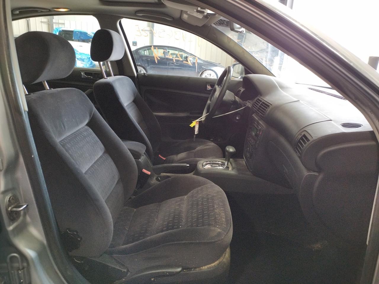 Photo 5 from auction – 2002 VOLKSWAGEN PASSAT GLS with VIN WVWPD63BX2P354430