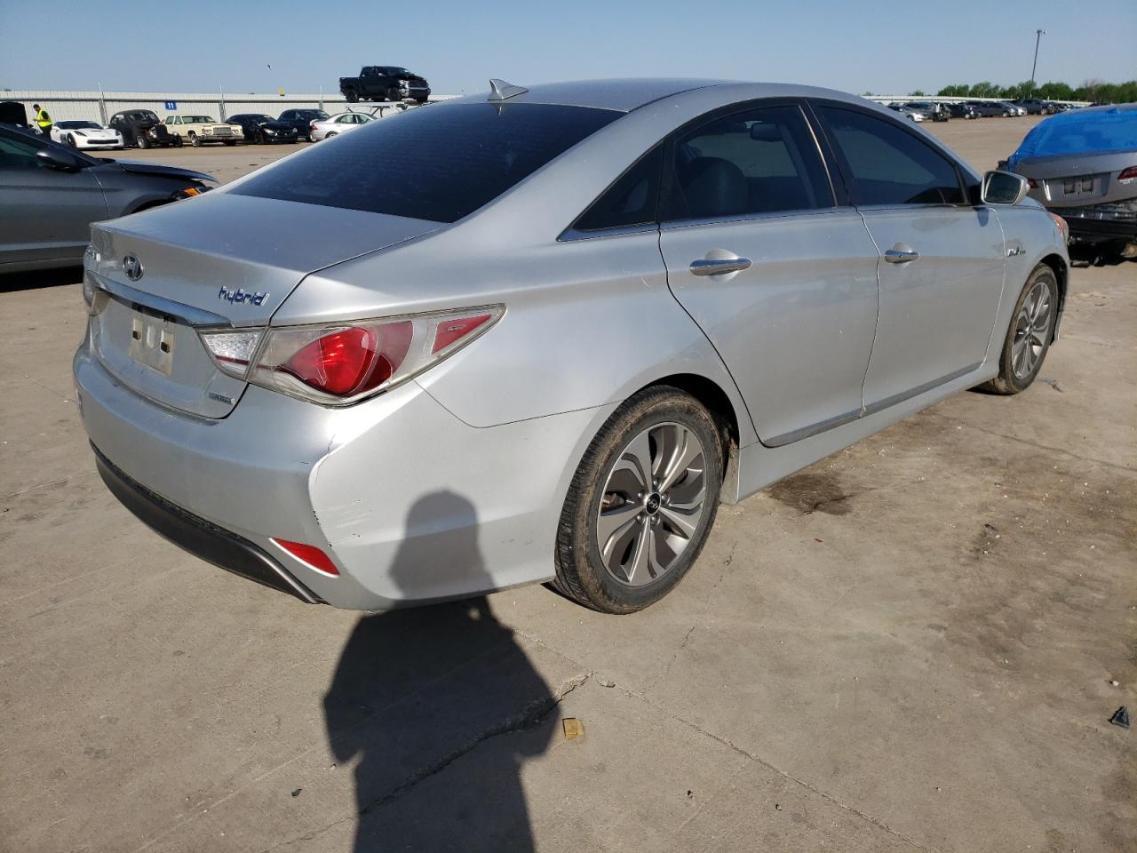 Photo 4 from auction – 2013 HYUNDAI SONATA HYB with VIN KMHEC4A46DA080938