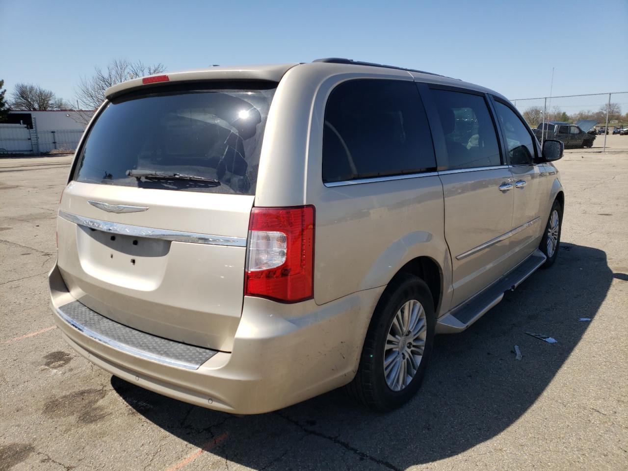 Photo 4 from auction – 2014 CHRYSLER TOWN & COU with VIN 2C4RC1CG6ER107841