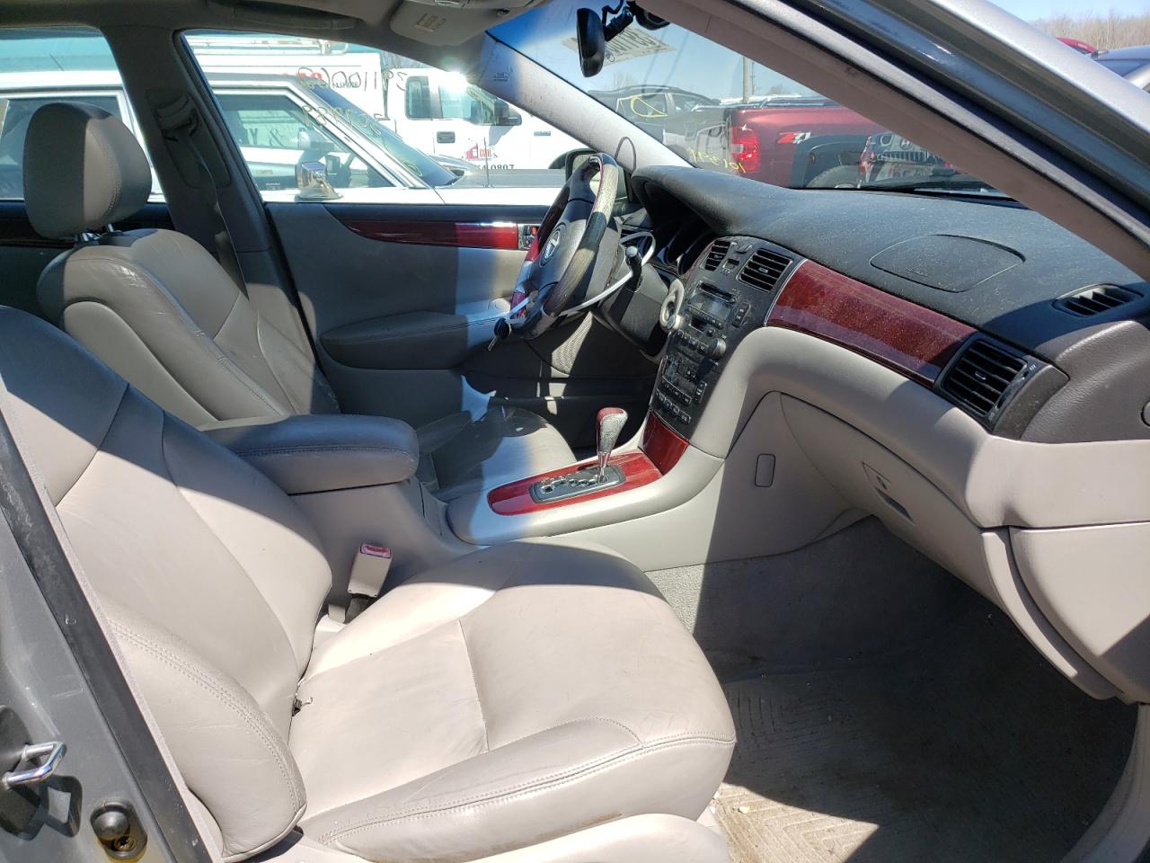 Photo 5 from auction – 2003 LEXUS ES 300 with VIN JTHBF30G630101391