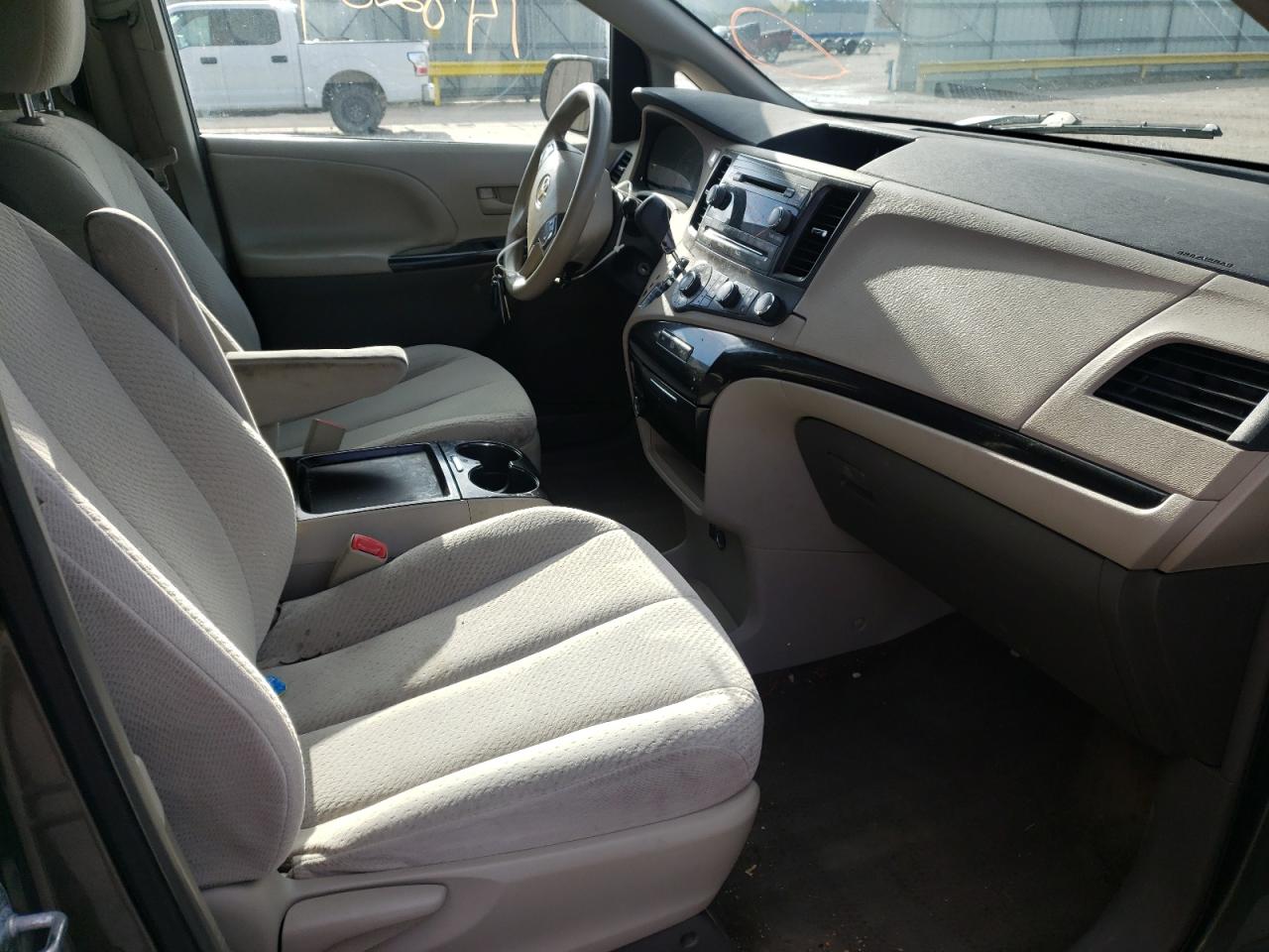 Photo 5 from auction – 2011 TOYOTA SIENNA LE with VIN 5TDKK3DC5BS157323
