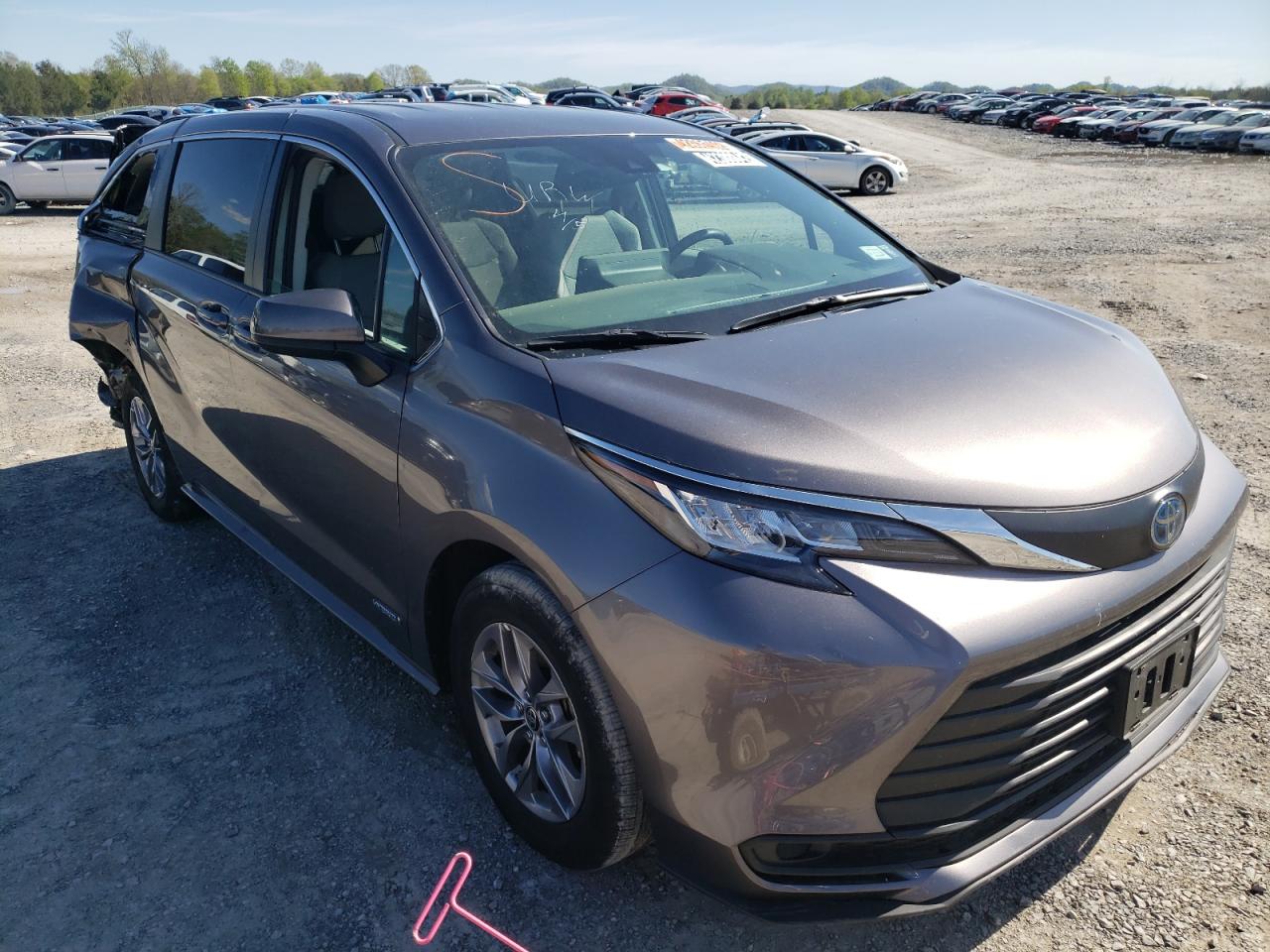 TOYOTA SIENNA LE 2021 with VIN 5TDKRKECXMS045236 - Photo from auction