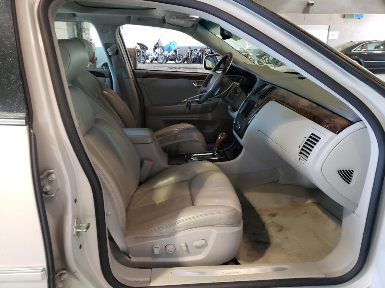 Photo 5 from auction – 2007 CADILLAC DTS with VIN 1G6KD57987U234634