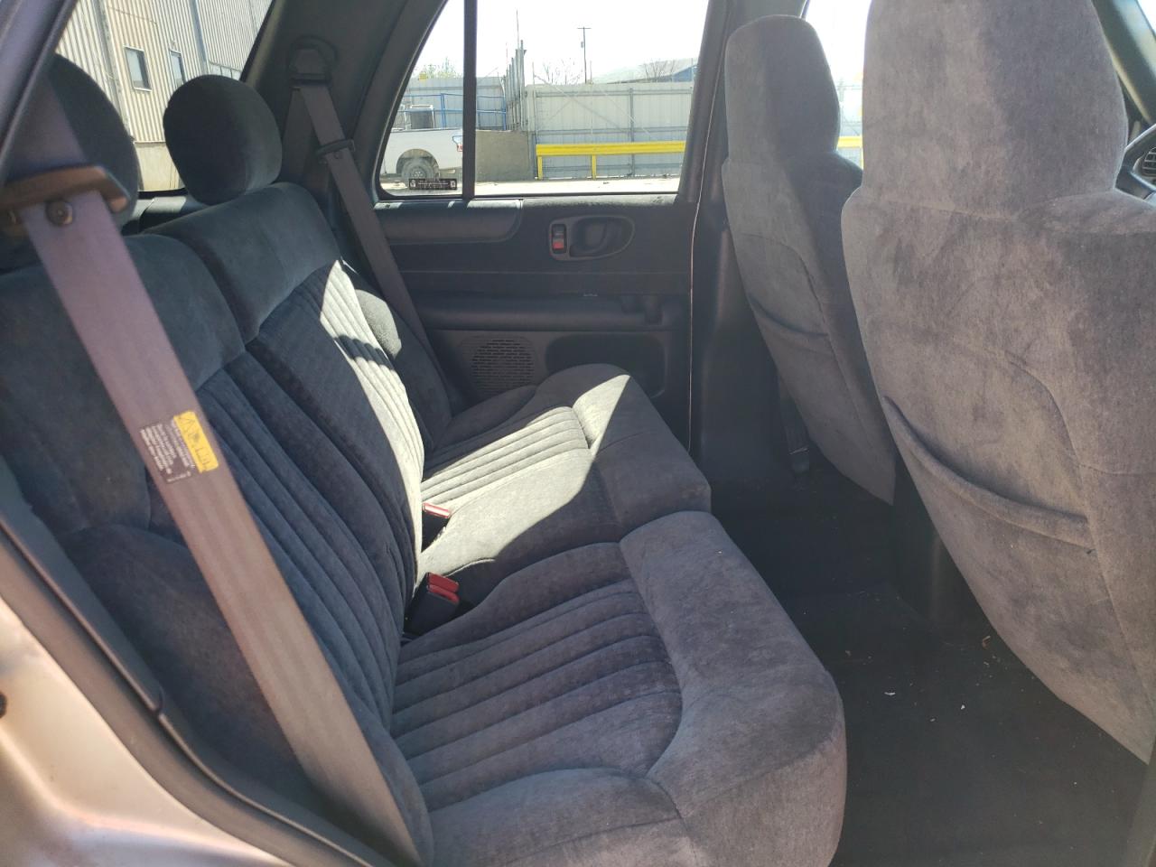 Photo 6 from auction – 2002 CHEVROLET BLAZER with VIN 1GNDT13W32K127547