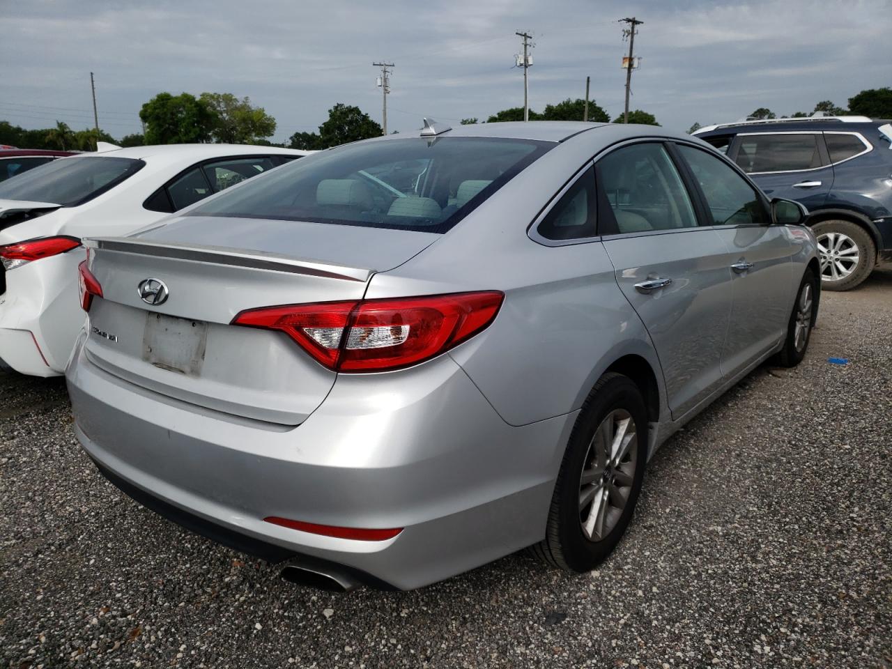 Photo 4 from auction – 2016 HYUNDAI SONATA SE with VIN 5NPE24AF8GH352945