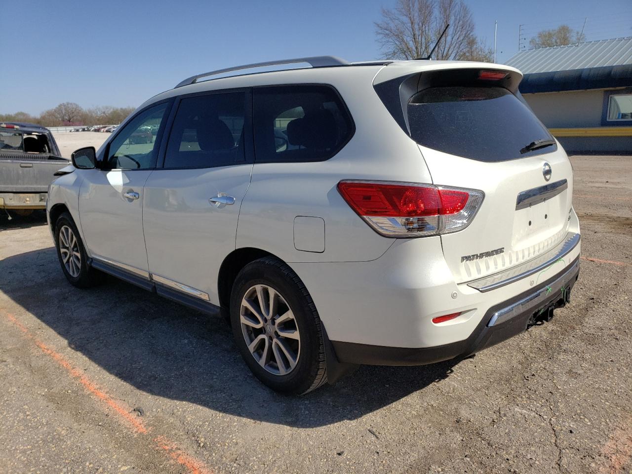 Photo 3 from auction – 2015 NISSAN PATHFINDER with VIN 5N1AR2MM0FC634737