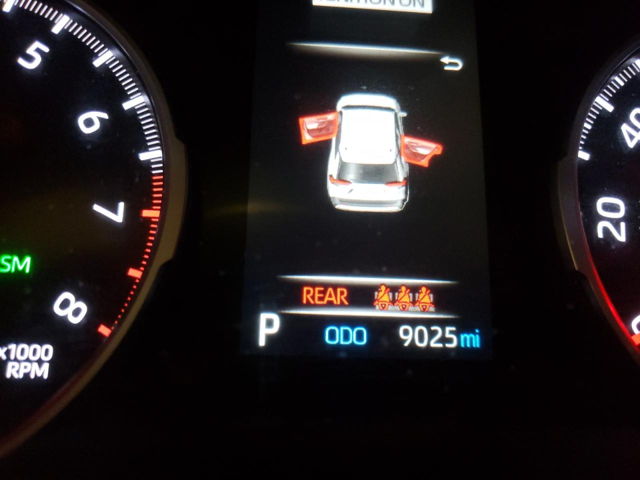 Photo 8 from auction – 2021 TOYOTA RAV4 XLE with VIN 2T3P1RFV3MW208409