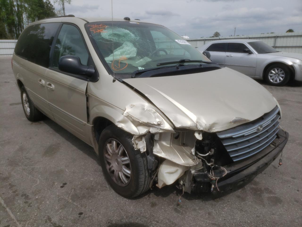 CHRYSLER TOWN & COU 2005 with VIN 2C4GP54L45R511512 - Photo from auction