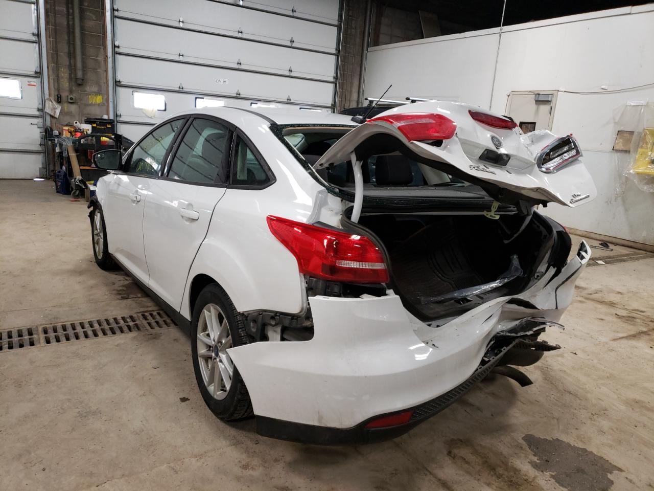 Photo 3 from auction – 2016 FORD FOCUS SE with VIN 1FADP3F21GL227218
