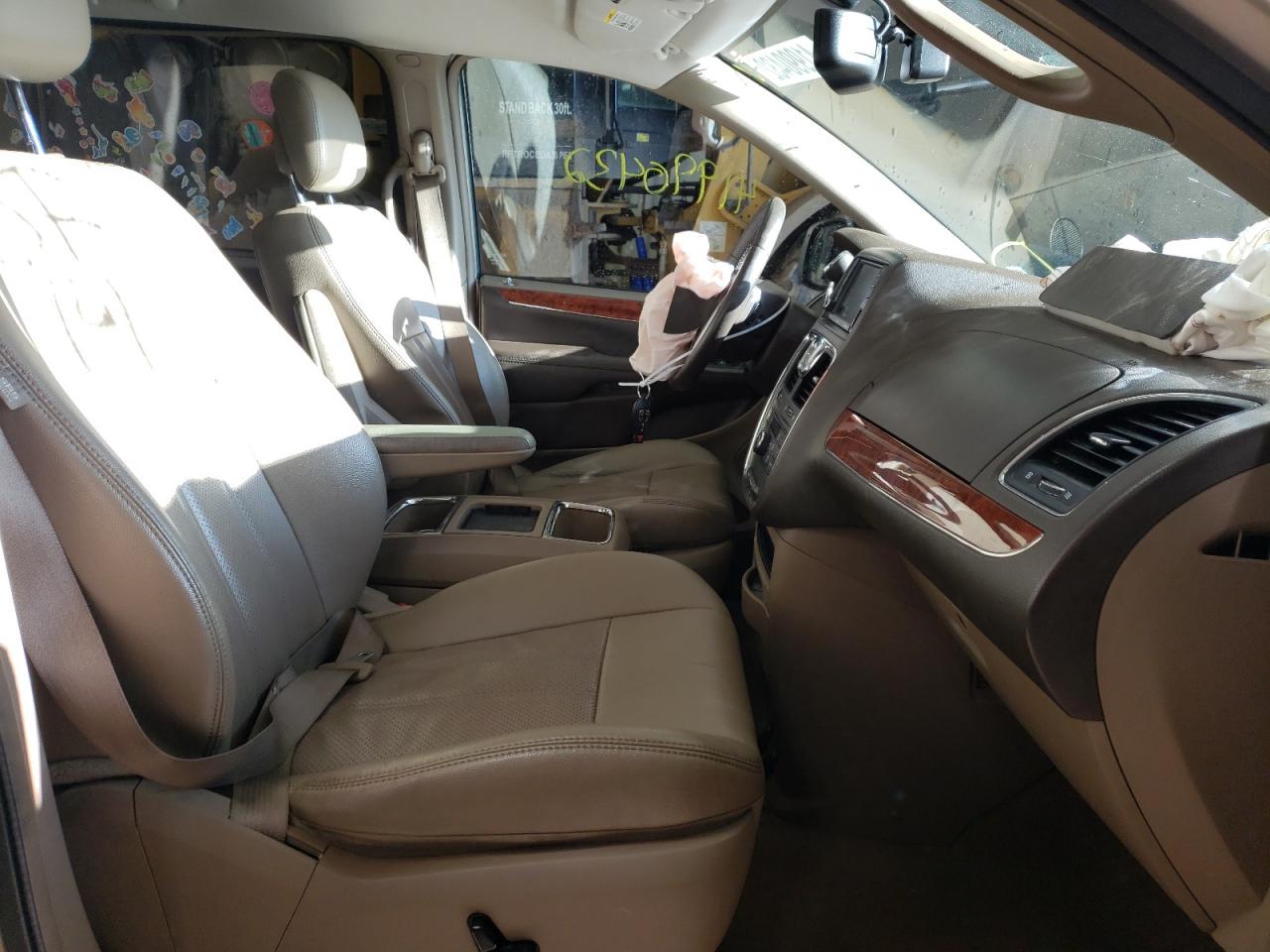 Photo 5 from auction – 2014 CHRYSLER TOWN & COU with VIN 2C4RC1CG8ER319916