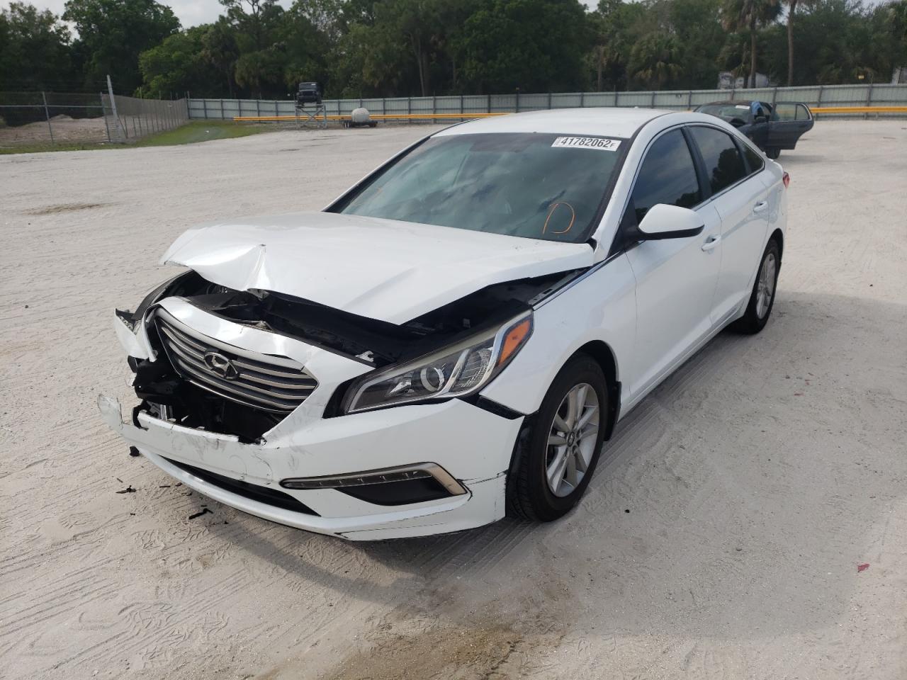Photo 2 from auction – 2015 HYUNDAI SONATA SE with VIN 5NPE24AF6FH075145
