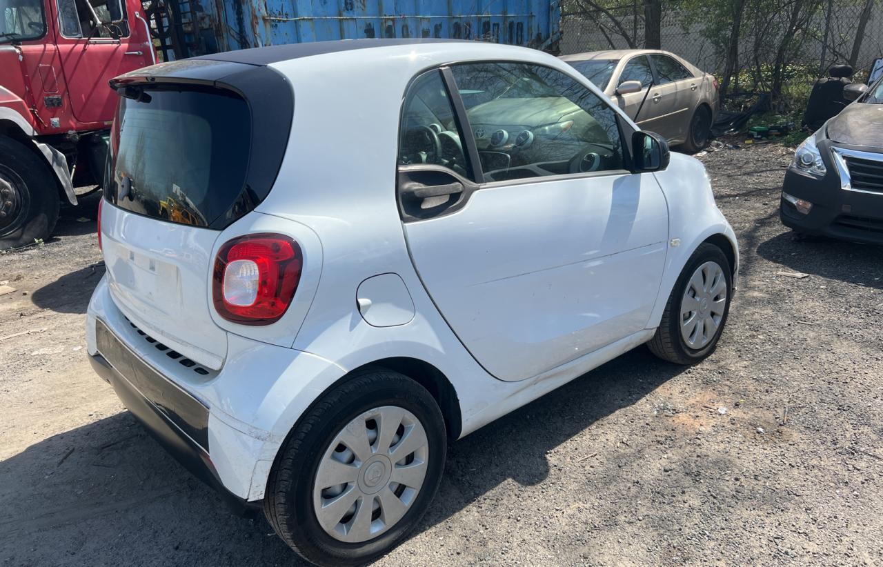 Photo 4 from auction – 2016 SMART FORTWO with VIN WMEFJ5DA4GK104689