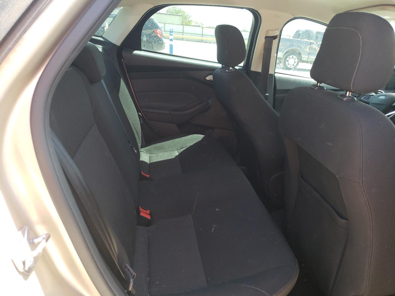 Zdjęcie 6 z aukcji – 2018 FORD FOCUS SE z VIN 1FADP3FE1JL203938