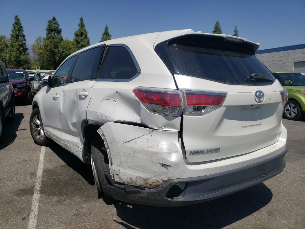 Photo 3 from auction – 2015 TOYOTA HIGHLANDER with VIN 5TDZKRFH0FS080764