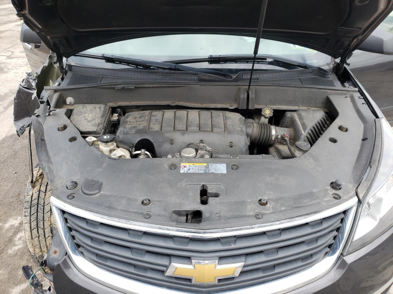 Photo 7 from auction – 2017 CHEVROLET TRAVERSE L with VIN 1GNKRFEDXHJ173955