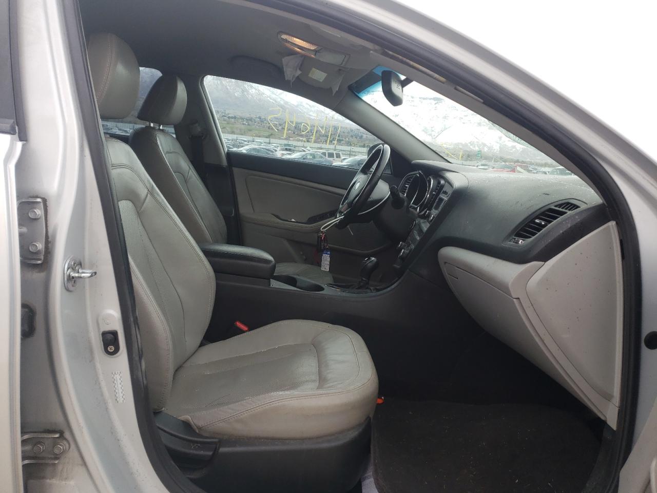 Photo 5 from auction – 2011 KIA OPTIMA EX with VIN KNAGN4A75B5076075