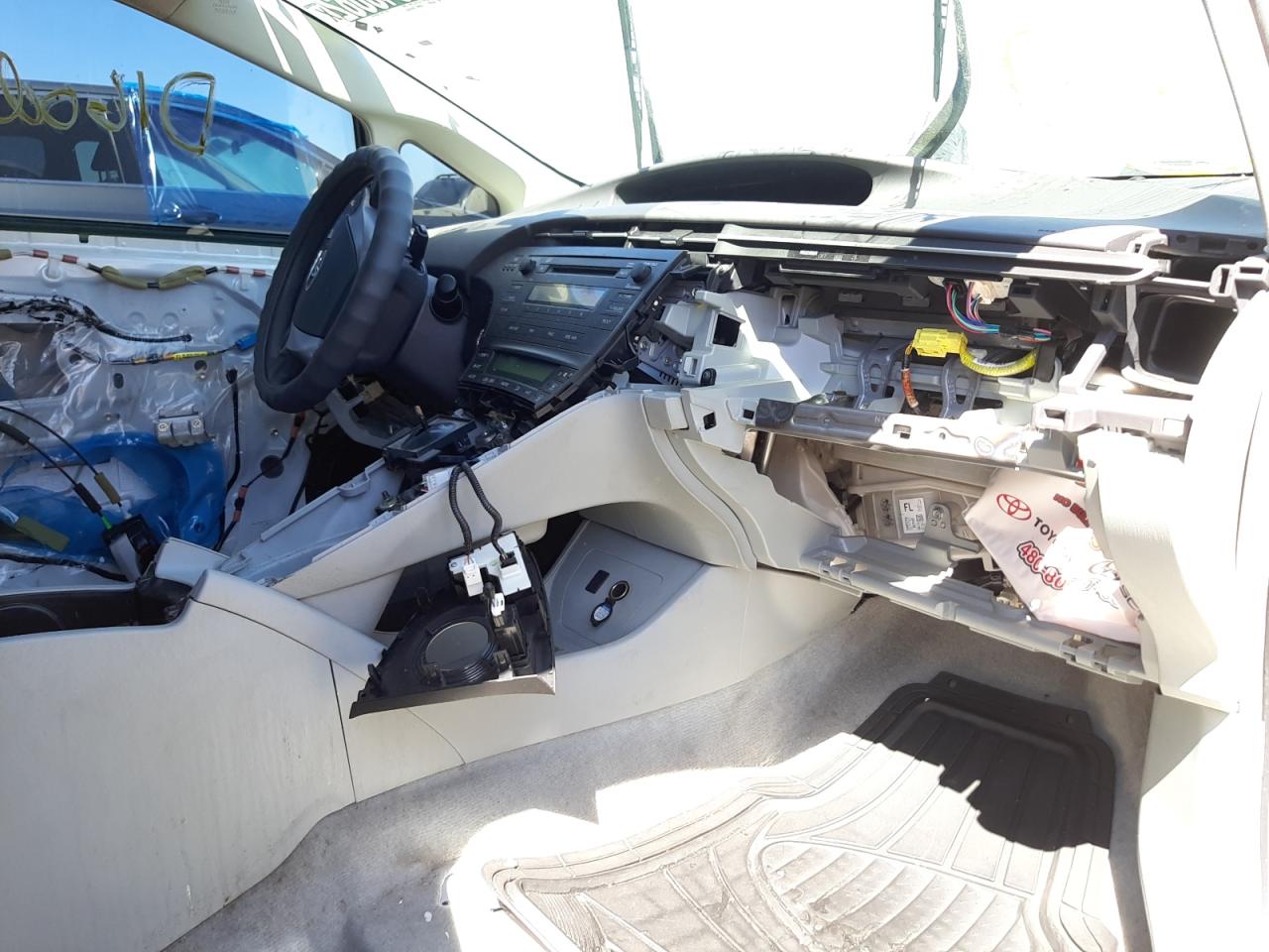 Photo 5 from auction – 2011 TOYOTA PRIUS with VIN JTDKN3DU1B0292298