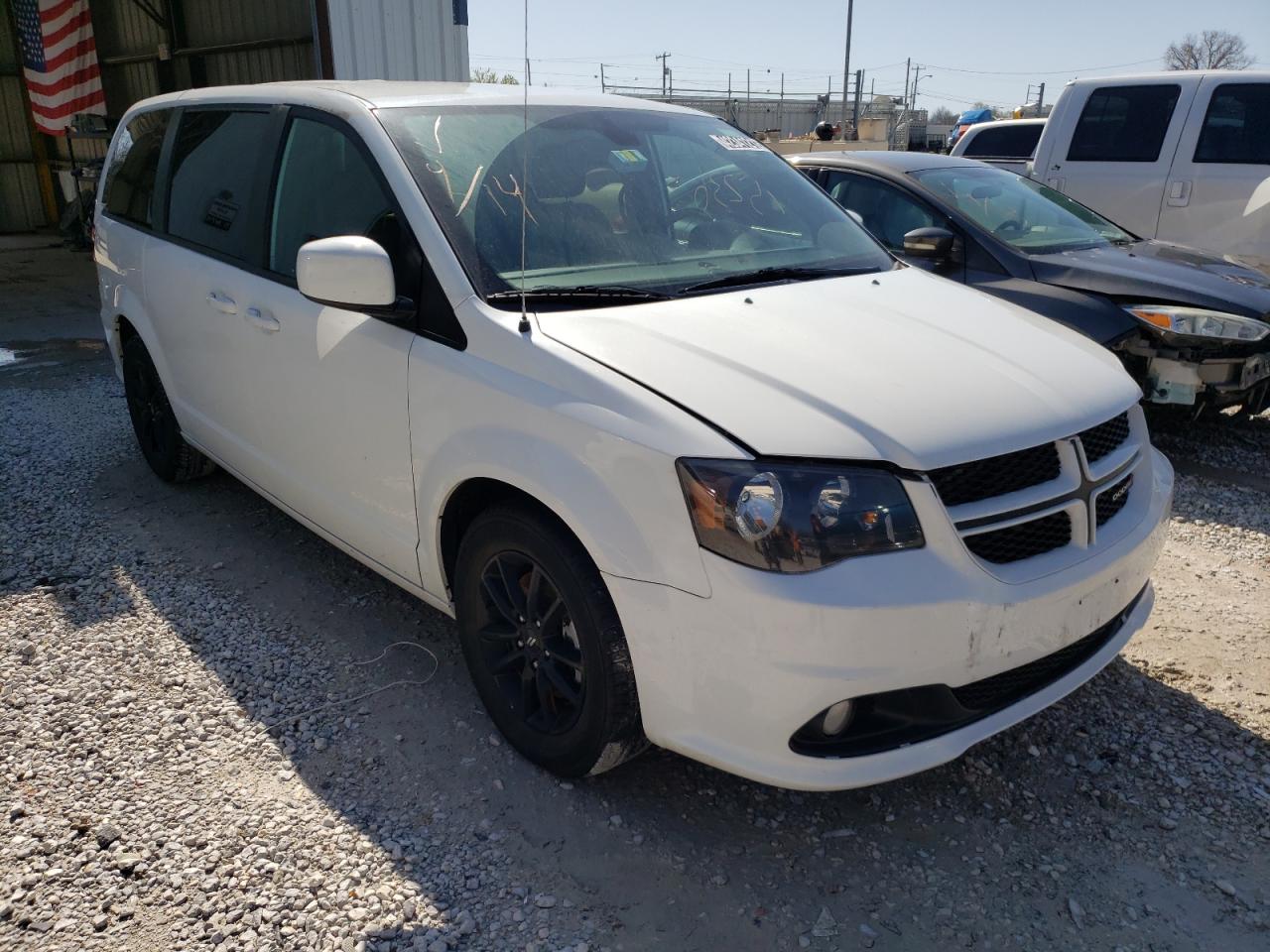 DODGE GRAND CARA 2019 مع رقم تعريف المركبة 2C4RDGEG2KR769019 - صورة من المزاد