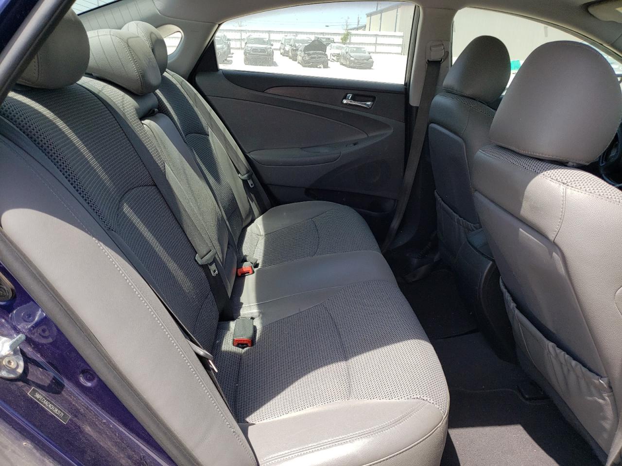 Photo 6 from auction – 2012 HYUNDAI SONATA SE with VIN 5NPEC4AC4CH383171